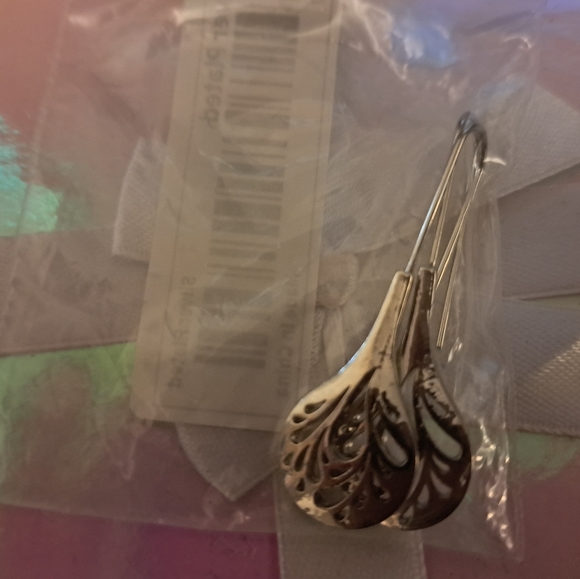 Earrings - Picture 9 of 10